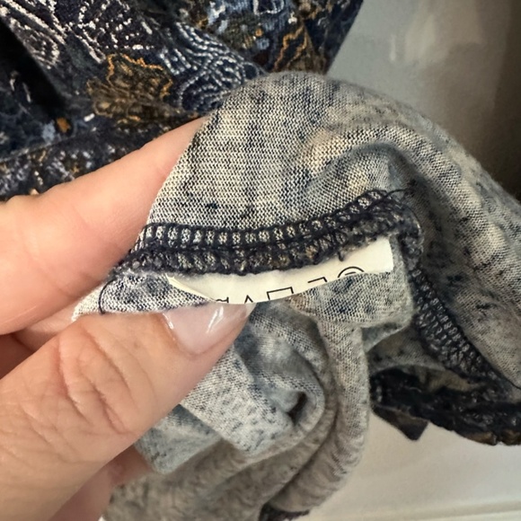 Michael Kors Women’s Scoop Neck Navy Blue & Gold 3/4 Sleeve Flowy Top Sz M GUC - Picture 7 of 8